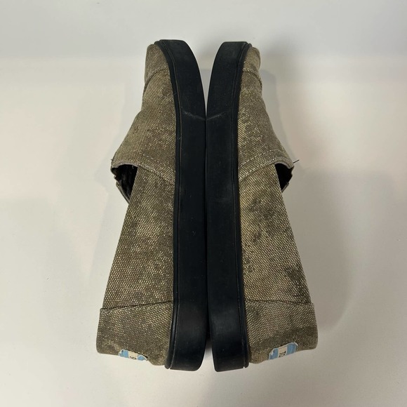 TOMS olive distressed printed canvas shoes, Men's 8 - Picture 7 of 9